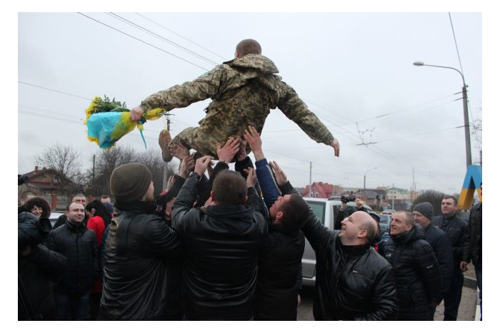 Додому з полону повернувся військовослужбовець Сергій Дмитрук