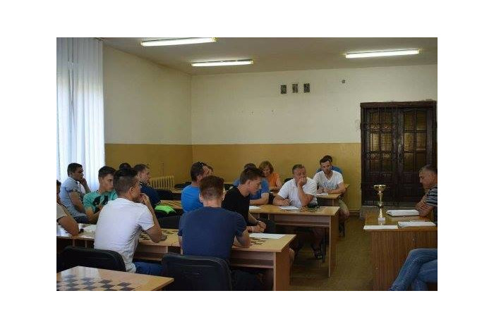 У приміщенні шахового клубу «Біла тура» визначили суперників, які змагатимуться у півфіналах та фіналах міні-футбольного турніру пам'яті Миколи Романюка