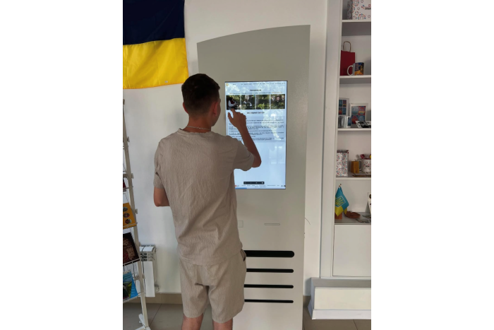 Окольний замок стає ще ближчим: екскурсії доступні через інтерактивні екрани!
