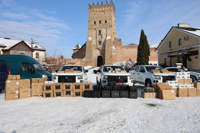 Автомобілі, дрони, генератори, РЕБи та інше обладнання: міський голова Ігор Поліщук повіз на фронт чергову партію військової допомоги 