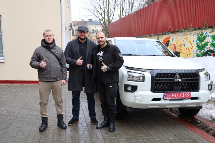 Автомобіль та тепловізори від Луцької громади для Збройних Сил України