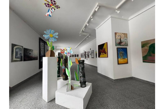 У галереї мистецтв Волинської обласної організації Національної спілки художників України (вулиця Лесі Українки, 24) експонується виставка &laquo;НЕСКОРЕНА&raquo;&nbsp;