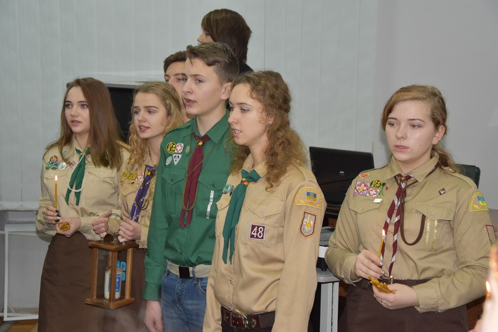 "Символ миру, благополуччя та гармонії в душі" запалав сьогодні у міській раді