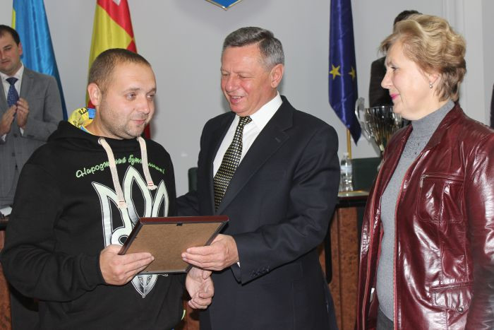 Сьогодні вітали працівника міської ради Миколу Трофімука, який повернувся із зони АТО