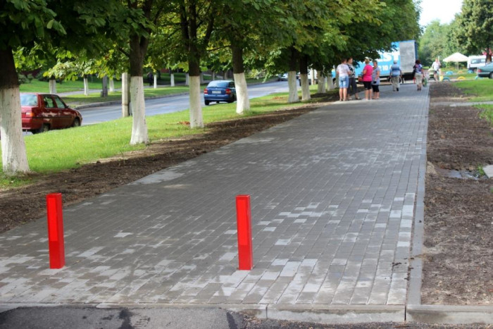 На бульварі Дружби народів відремонтували тротуари