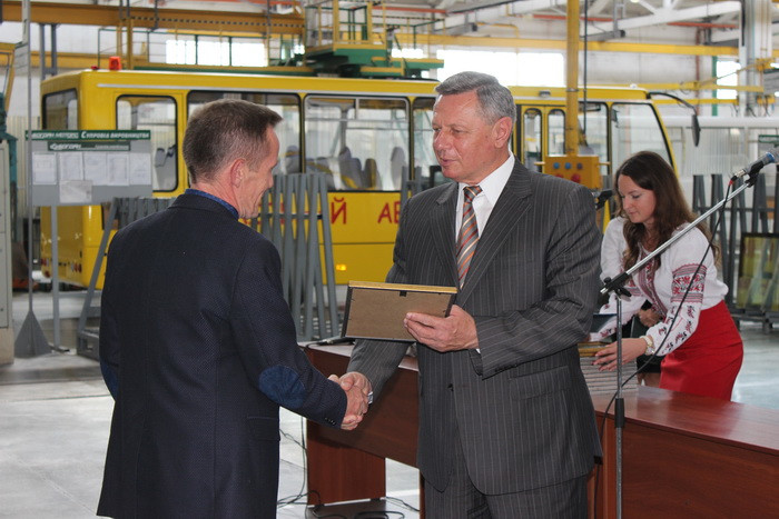 Міський голова Микола Романюк привітав колектив підприємства «Автоскладальний завод №1» публічного акціонерного товариства «Автомобільна компанія “Богдан Моторс” з ювілеєм