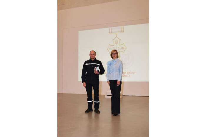 Секретар міської ради Катерина Шкльода вручила нагороду &mdash; Хрест громадських заслуг &ldquo;Героям без зброї&rdquo;
