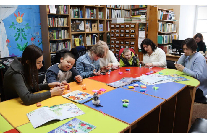 Мульттерапія як простір для самовираження: у бібліотеці Луцька діти з інвалідністю створювали власні історії