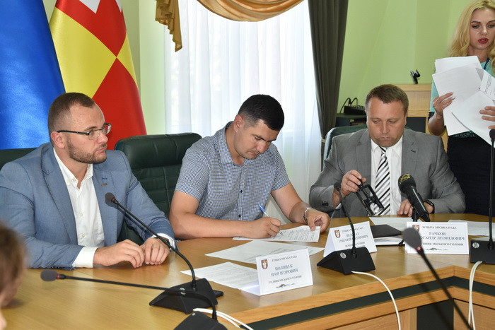 Підписано Меморандум про співпрацю між виконавчим комітетом Луцької міської ради та суб’єктами господарювання, що здійснюють торгівлю квітами