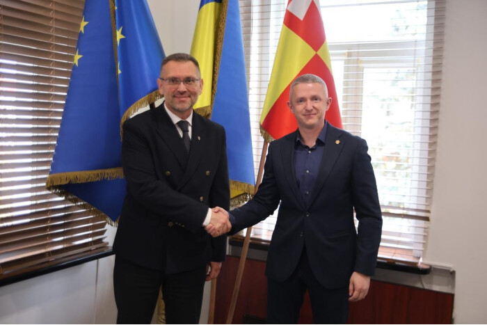 Андрій Разумовський обговорив із представником МЗС України міжнародну співпрацю