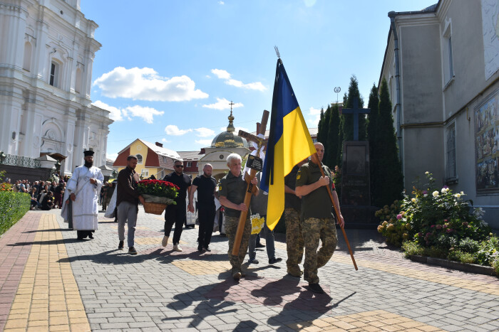 У Луцьку попрощалися з полеглим на війні Героєм Володимиром Чернишем