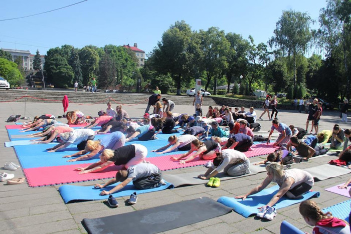 У Луцьку відзначили Міжнародний день йоги