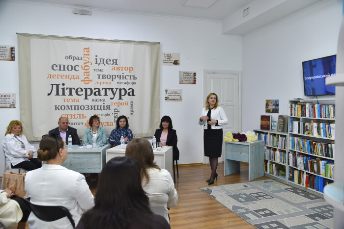 Бібліотека як простір свободи: у Луцьку обговорили нові ролі книгозбірень громади