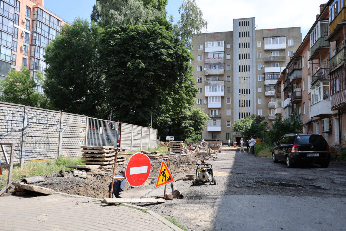 Міський голова Ігор Поліщук оглянув хід робіт з капітального ремонту тепломережі на проспекті Грушевського