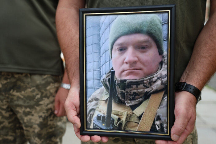 У Луцьку попрощалися з військовослужбовцем Дмитром Павловичем, який загинув в бою на Харківщині