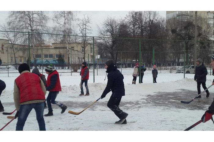 Штучні ковзанки для лучан