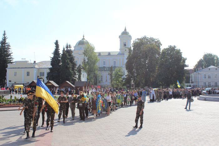 Лучани провели в останню путь військовослужбовця Віктора Кумецького