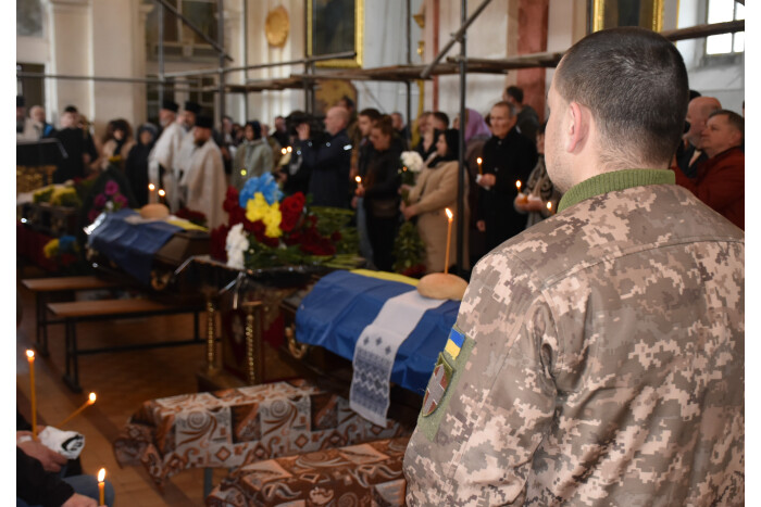 У Луцькій громаді попрощалися з трьома Героями – Євгенієм Макогоном,  Антоном Кравченком та Сергієм Козлюком 