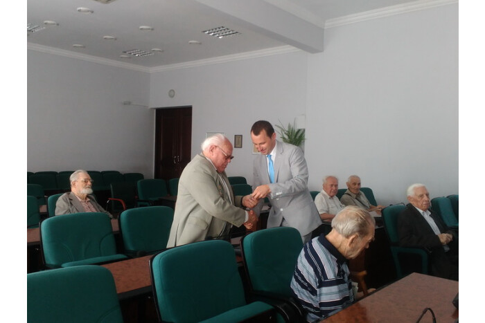 Заступник міського голови Сергій Григоренко вручив ювілейні медалі “70 років Перемоги над нацизмом”