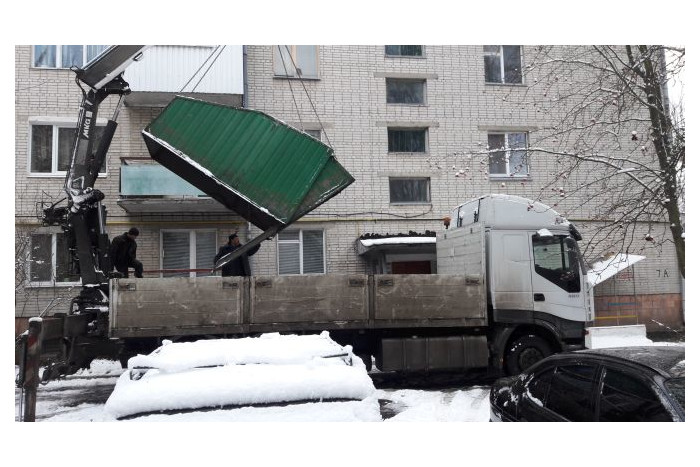 У Луцьку триває демонтаж незаконно встановлених малих архітектурних форм