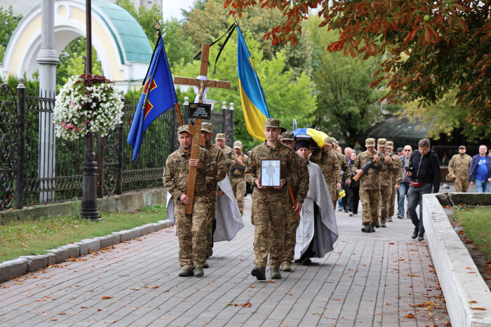 Луцька громада попрощалася з Героєм Михайлом Слутяком