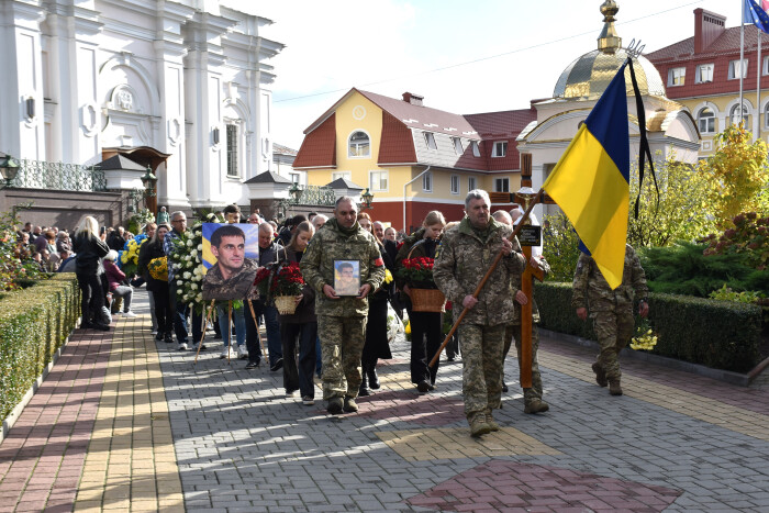 У Луцьку попрощалися із захисником України Романом Максимюком