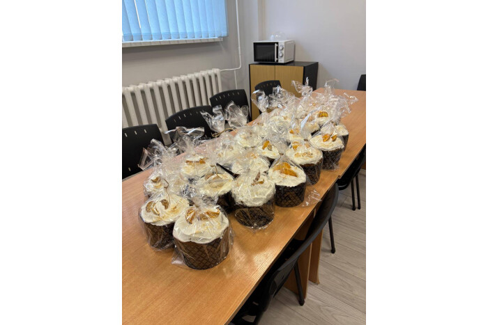 Захисники, які проходять лікування у Луцькій громаді, отримали великодні гостинці 