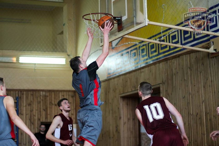 У Відкритому чемпіонаті Луцька з баскетболу зміна лідера