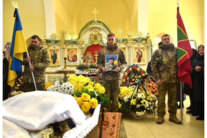 Останній бій прийняв на Харківщині: лучани попрощалися із захисником України Тарасом Горобцем   	 