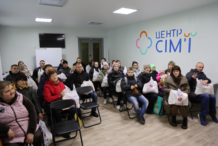 30 родин, в яких виховуються діти з інвалідністю, отримали продуктові набори 