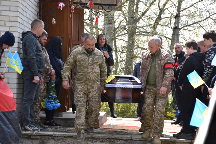 Навіки в строю: у Луцькій громаді прощалися з Героєм Петром Гайдаєм