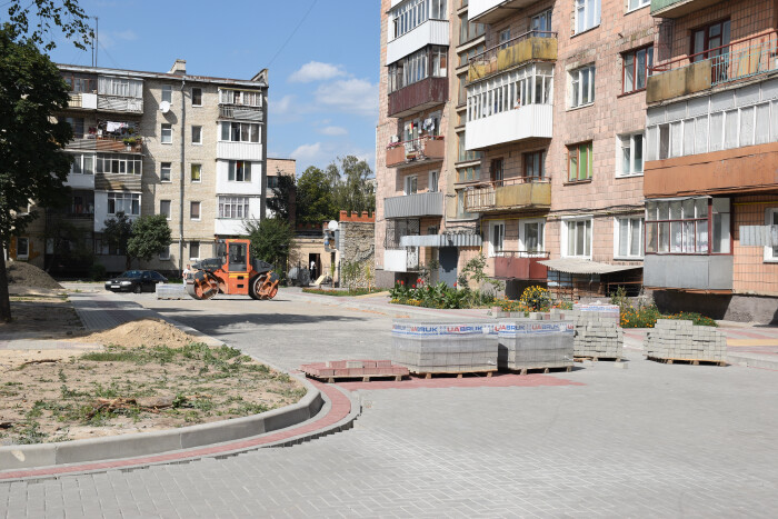 У Луцьку тривають ремонтні роботи доріг та прибудинкових територій