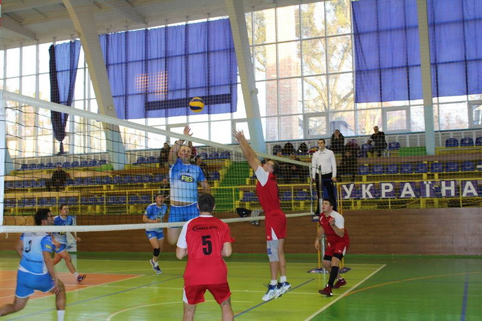 У Луцьку стартував відкритий чемпіонат міста з волейболу серед чоловічих команд