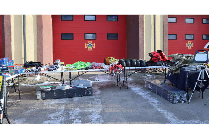 Луцька громада передала рятувальникам сучасне верхолазне обладнання