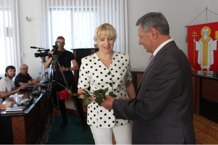 Оперативна нарада у міській раді розпочалася з вручення Почесних грамот та Подяк міського голови