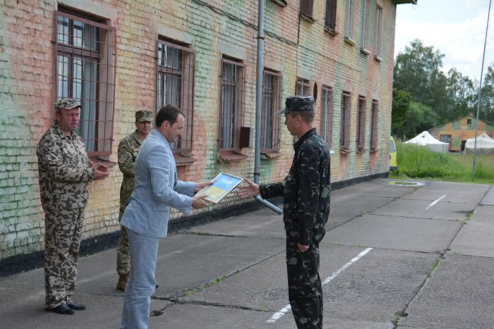 Військовослужбовці частини А 3186 отримали відзнаки міського голови