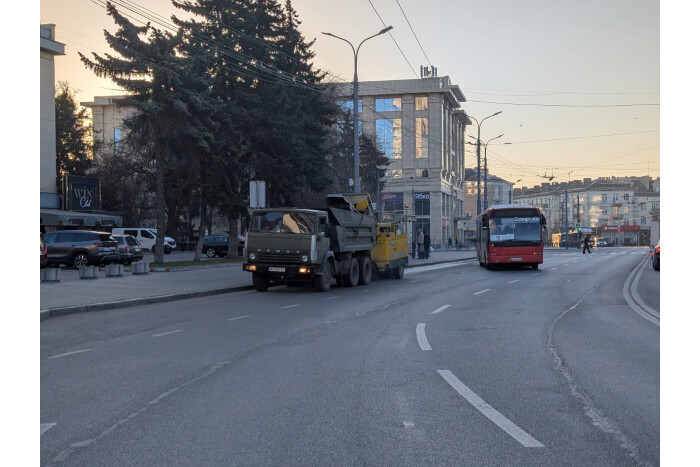 Весняне прибирання Луцька триває