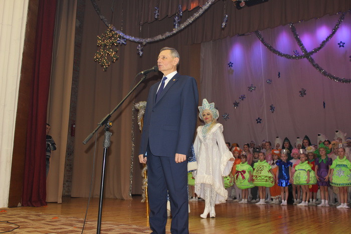 Міський голова Микола Романюк привітав діток напередодні Нового року