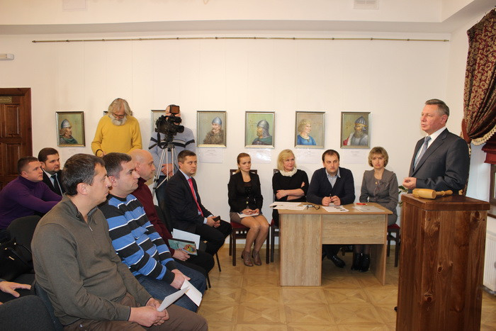 На благодійному аукціоні живопису збирали кошти на лікування пораненому військовослужбовцю