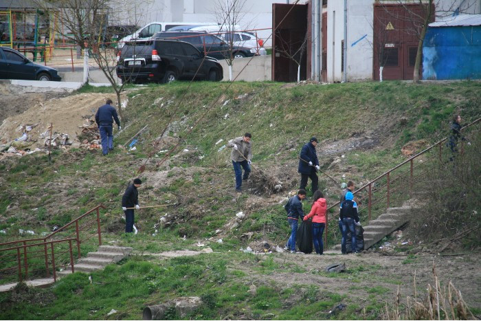 У Луцьку прибирали водоохоронну зону річки Сапалаївка