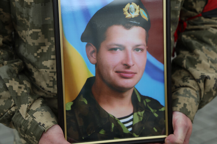 Громада попрощалася з Героєм Олексієм Кривовим