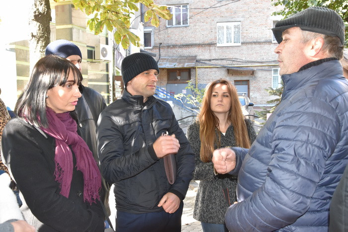 Представники міської ради зустрілися з продавцями квітів