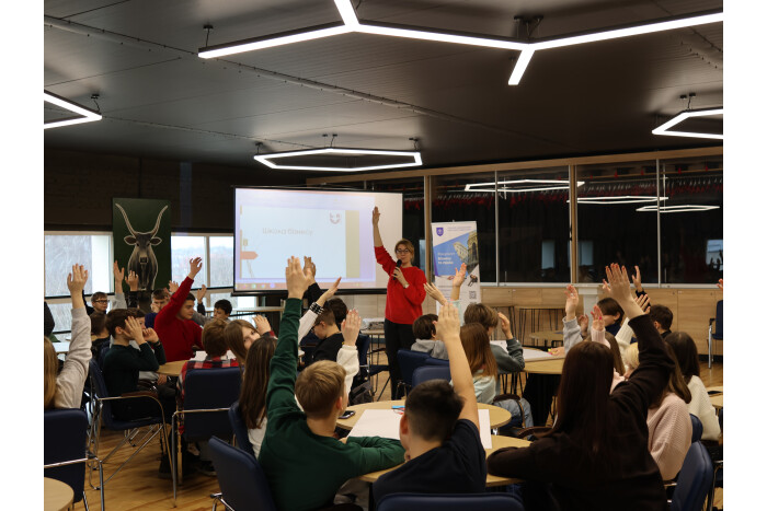 Синергія освіти та громади: як Бізнес-школа &laquo;Бути першим!&raquo; відкриває нові можливості для молоді 