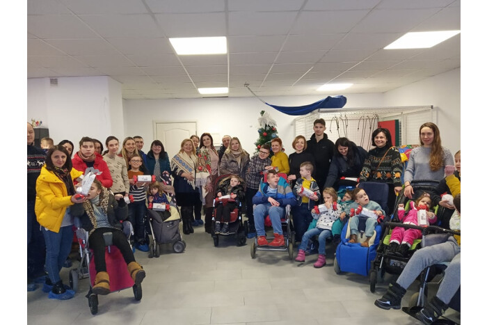 Вихованці громадських організацій отримали солодкі подарунки до новорічно-різдвяних свят