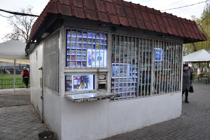 На вулиці Конякіна виявили підпільну точку продажу сурогатного алкоголю