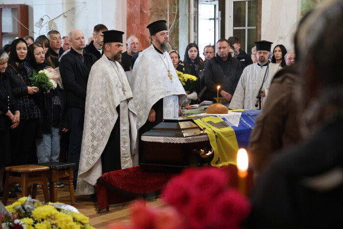 У Луцьку в останню дорогу провели Героя Валерія Васейчука