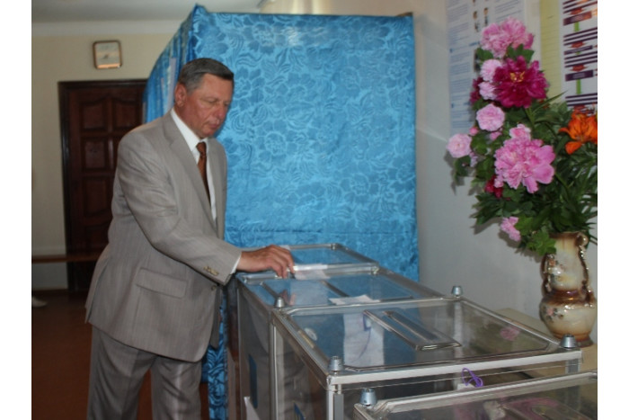 Міський голова Микола Романюк проголосував за те, «щоб у нашій державі був спокій та гідне майбутнє, а Президент був Президентом усієї держави»