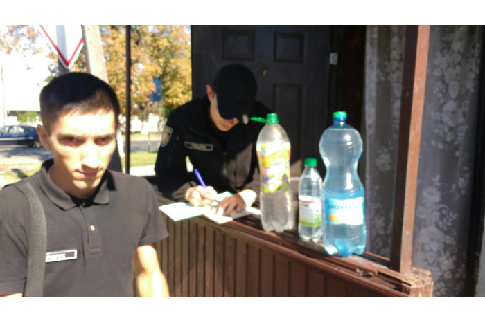 У Луцьку зафіксували торгівлю сурогатним алкоголем
