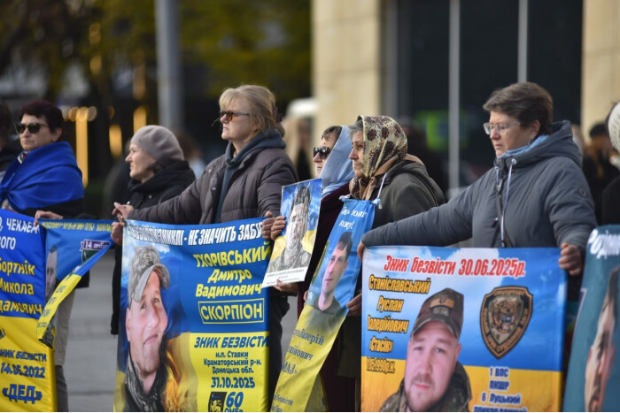 У центрі Луцька відбулася чергова акція на підтримку військовополонених і зниклих безвісти