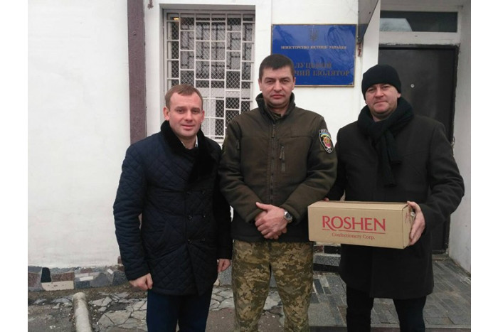 Представники міської ради привітали з днем Святого Миколая неповнолітніх у Луцькому слідчому ізоляторі